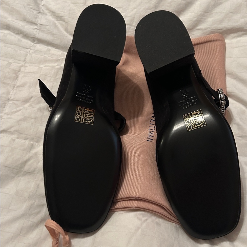 Gorgeous size 9 black suede Stuart Weitzman pumps - Picture 3 of 4